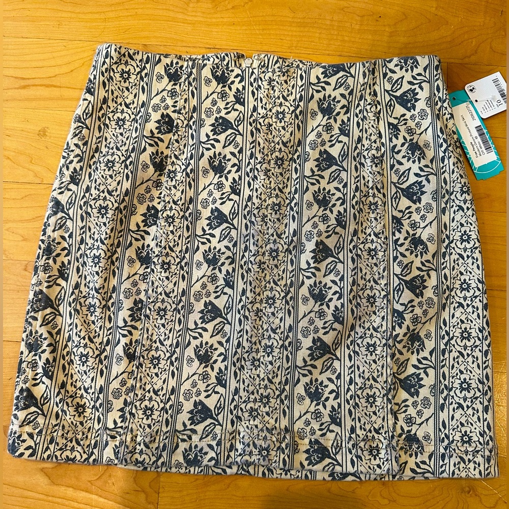 Free People Modern Denim Printed Mini Skirt – Off White – Size 10 – NWT